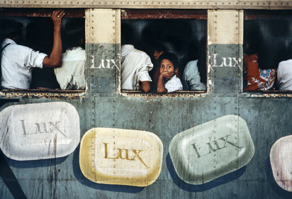 Steve McCurry: Lux Soap Rangoon, Burma, 1994 Signed, titled, dated and numbered on verso C-print 50 x 60 cm // 76 x 101 cm // 101 x 152 cm Editioned