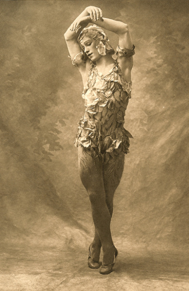 E.O. Hoppé Vaslav Nijinsky, Le Spectre de la Rose 1911 Photogravüre