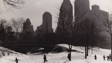 Fred Stein Winter in Central Park New York, 1946 Vintage gelatin silver print 20 x 24,8 cm