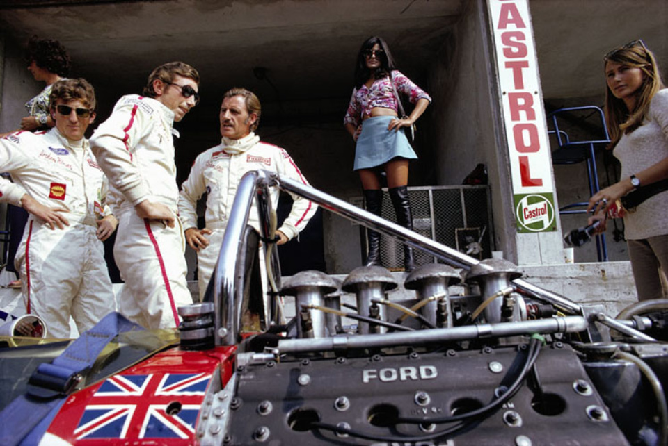 Rainer Schlegelmilch Ford-Motor im Lotus 49. Mit Jo Siffert und Graham Hill. Rechts Nina Rindt 1969