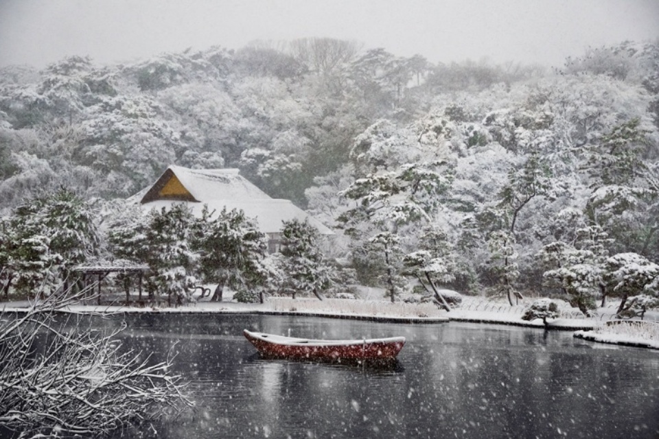 Steve McCurry: Boat Covered in Snow in Sankei-en Gardens