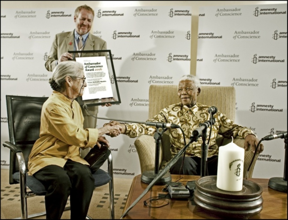 Jürgen Schadeberg Nelson Mandela receiving the Ambassador of Conscience Award from Amnesty International 2006 Signed, titled and dated C-Print, printed later