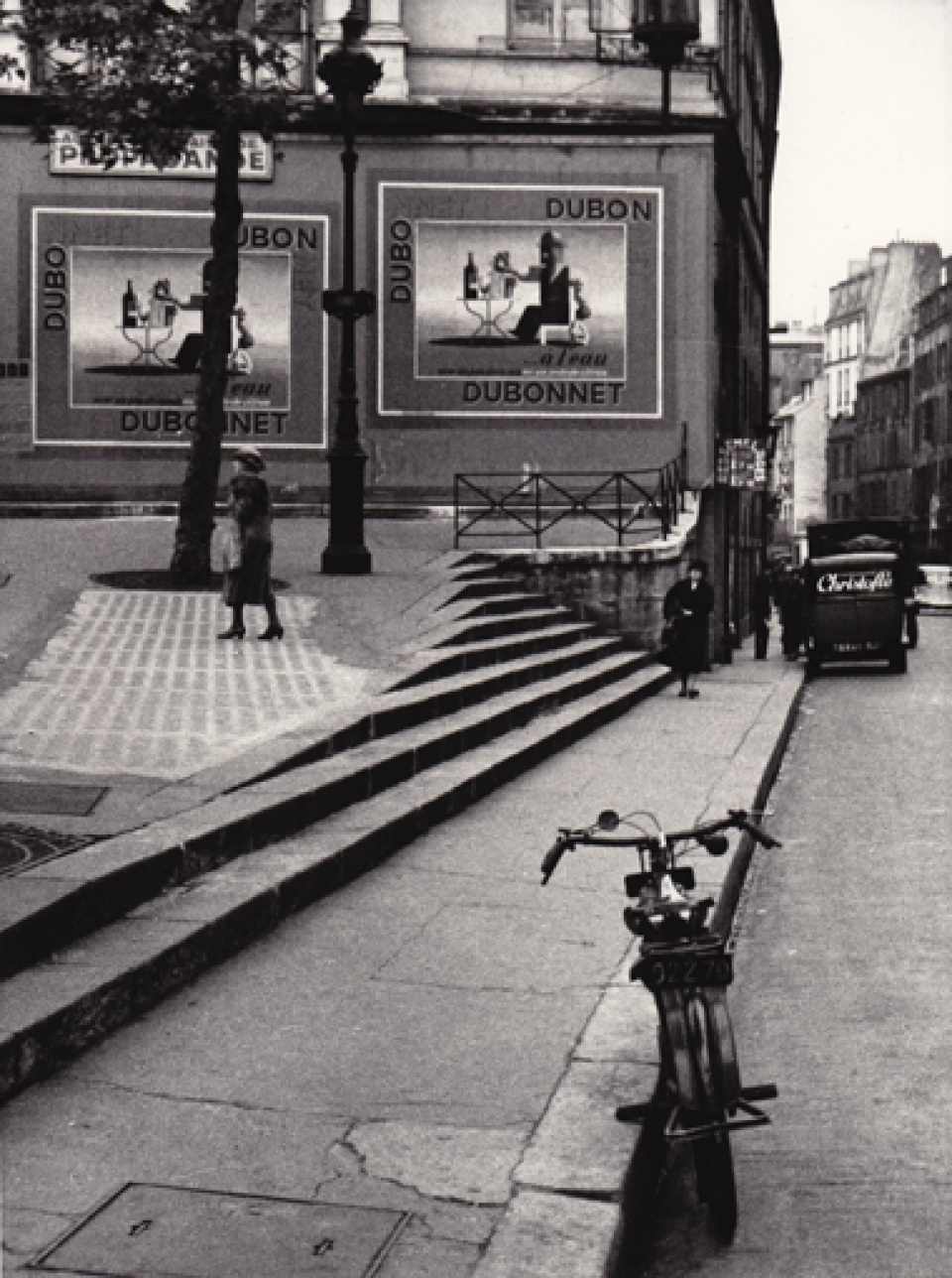 Andre Kertesz. Porte Saint Denis, Paris, 1934