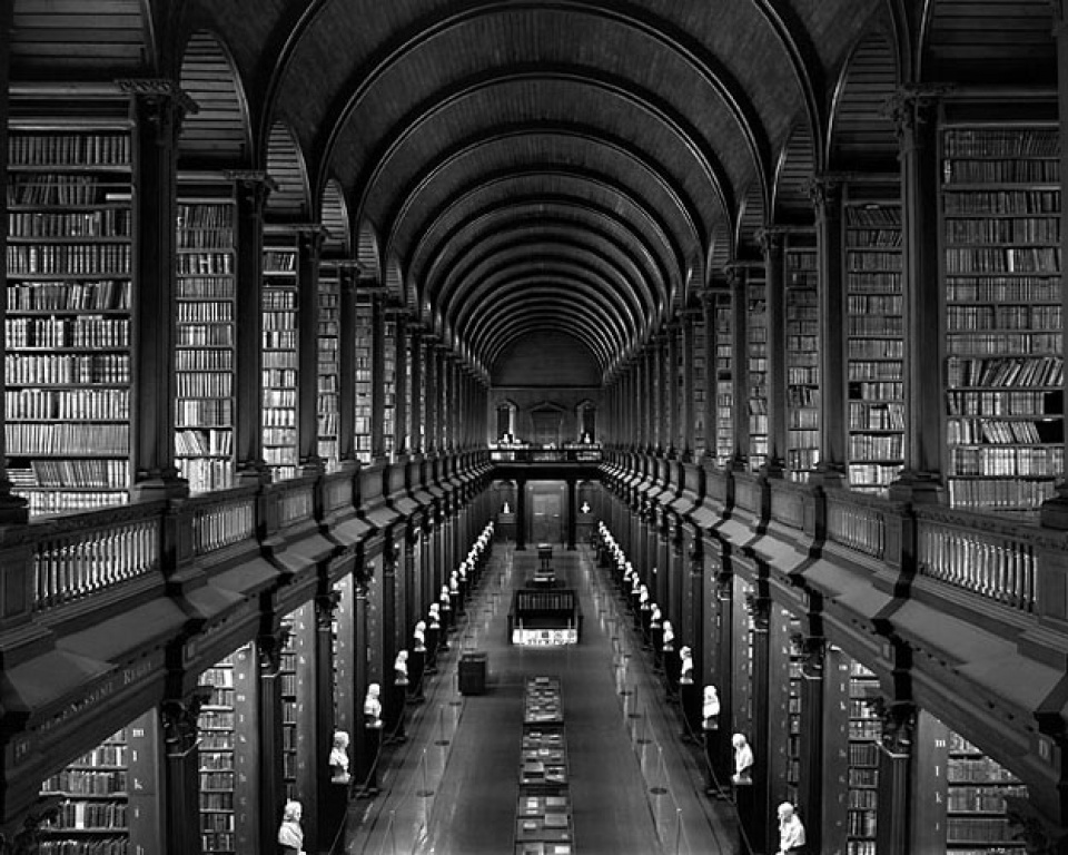 Thorsten Schimmel. Long room at Trinity College Library. Dublin, Irland, 1997