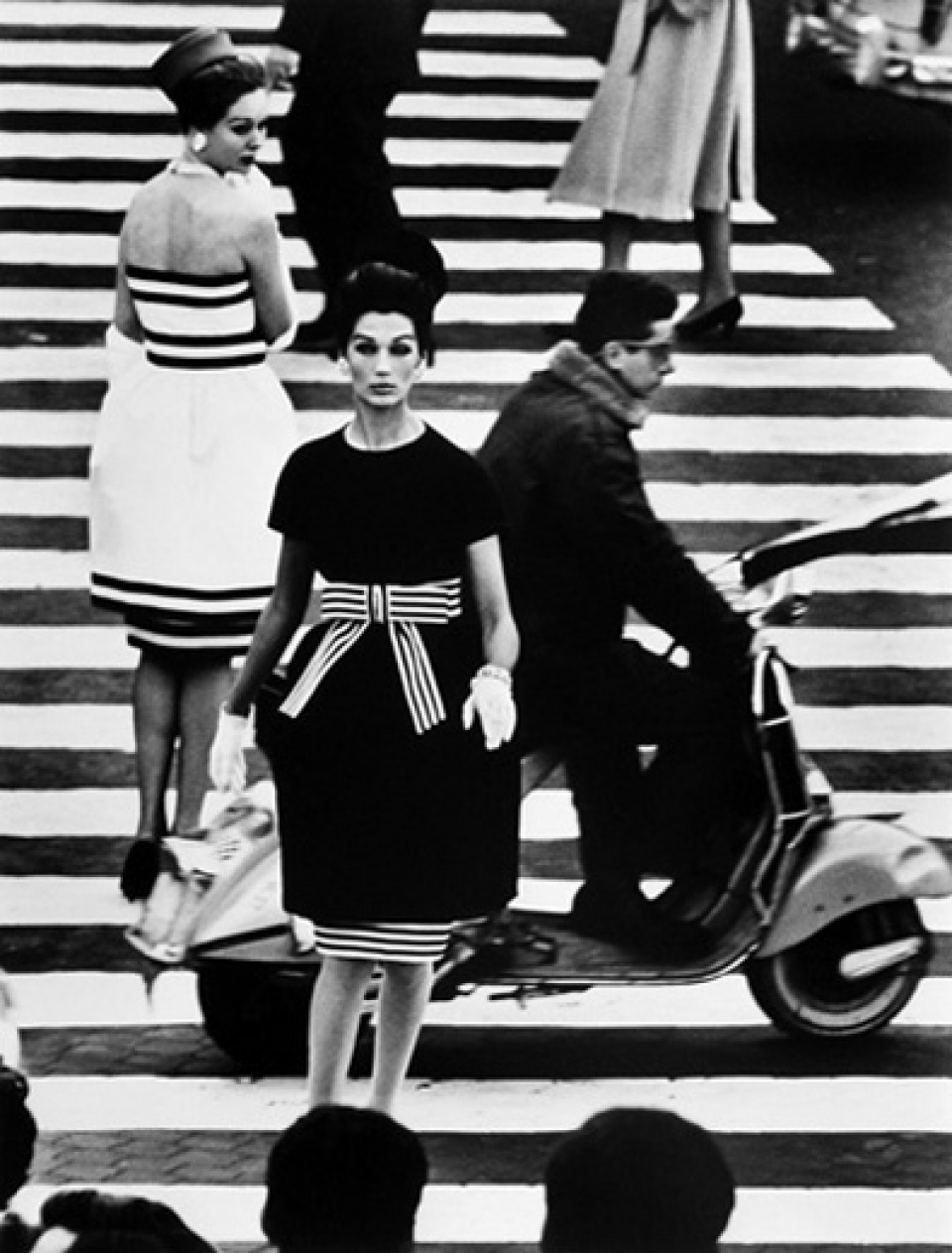 William Klein. Simone + Nina, Piazza di Spagna, Rome, 1960
