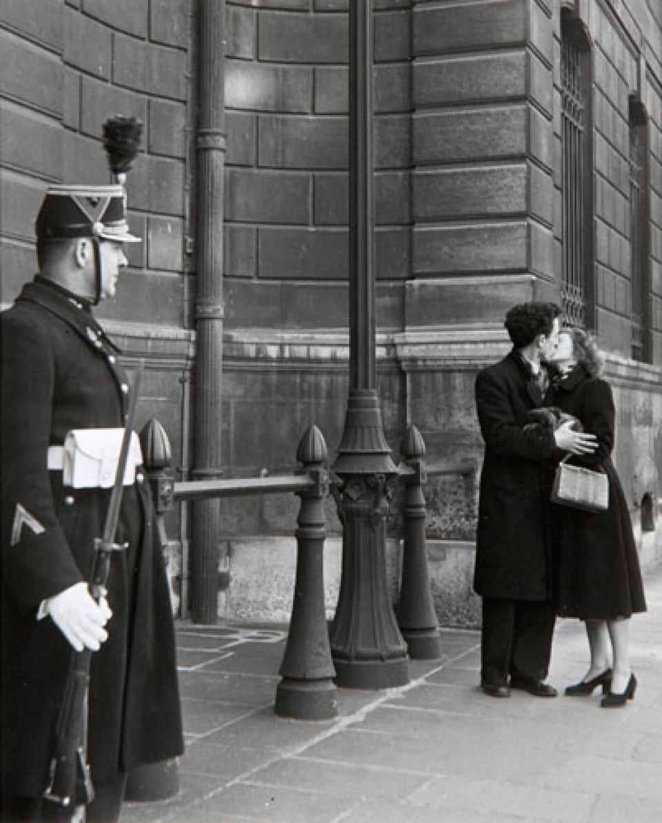 Robert Doisneau.'The kiss infront of the Republican guard', Paris, 1950