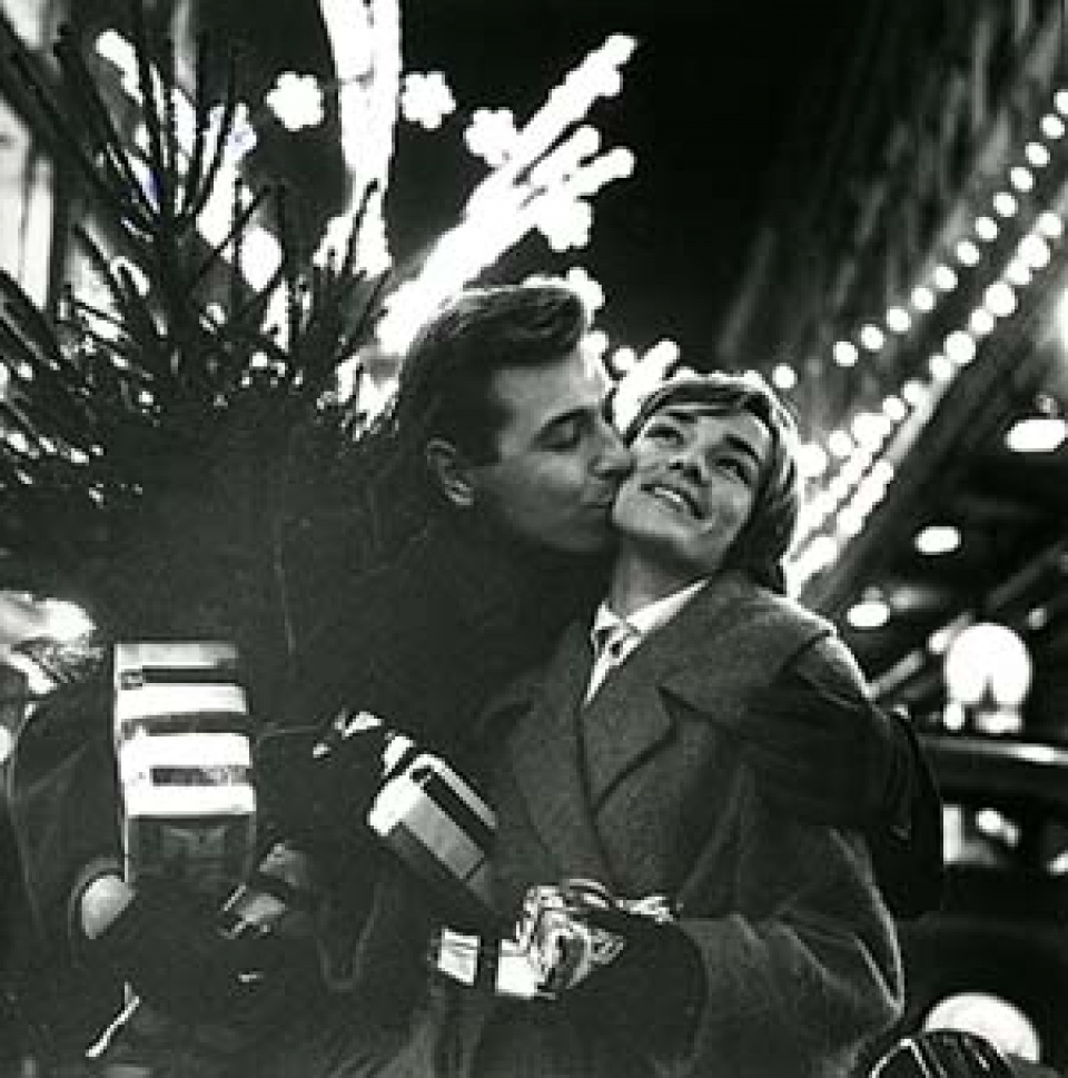 Robert Doisneau. Couple Kissing